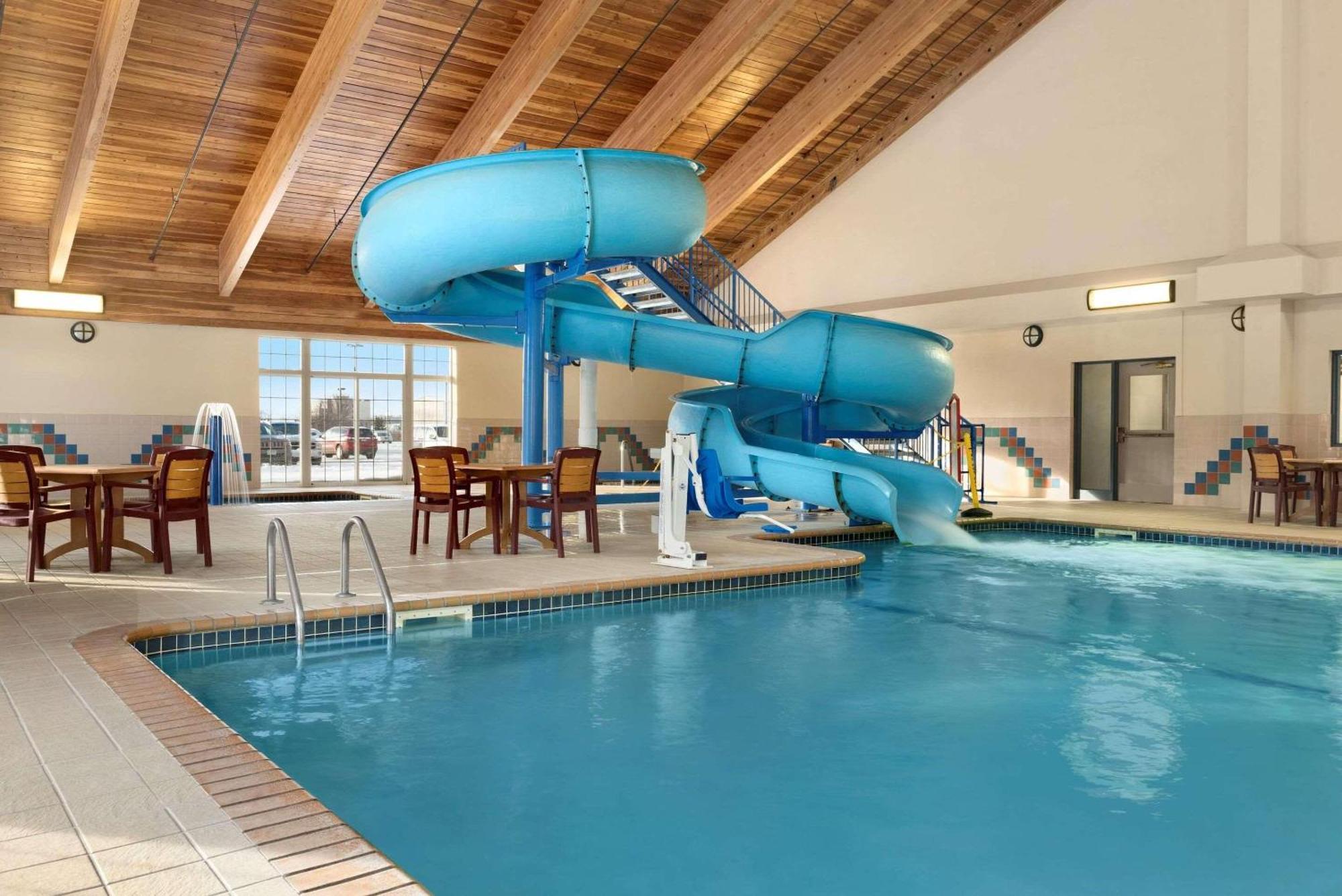 Country Inn & Suites By Radisson, Duluth North, Mn Bagian luar foto